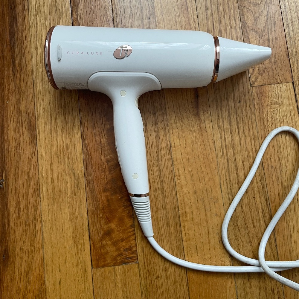 T3 Cura Luxe Professional Ionic Hair Dryer with Auto Pause feature